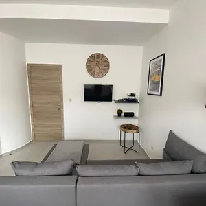 Appartement Superbe Petite Lumineux Bien Décoré Avec Netflix Gratuit, Charleroi